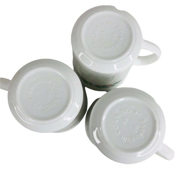 3 Corelle Winter Holly Days Mugs 8 OZ Coffee Cups Vintage Christmas Corning - Picture 7 of 7